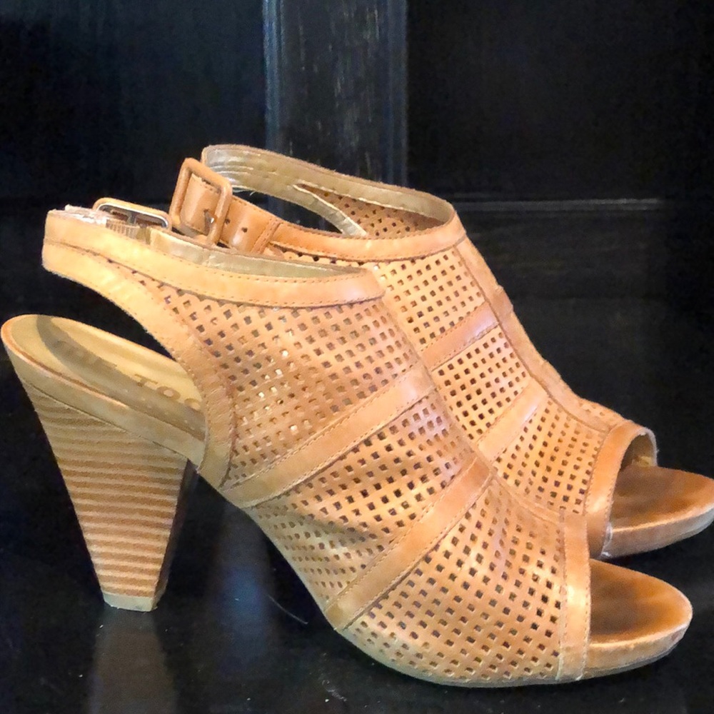 Me Too perforated sling-back wood-stacked heeled peep-toe sandal